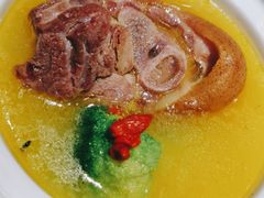 -帅巴人舅母子腊蹄民俗村