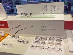 -LOOK眼镜·蔡司依视路配镜(宝山万达店)