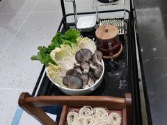 -红鼎豆捞·非遗鲍皇汤火锅(宝丰路店)