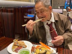 -广州万富希尔顿酒店·感趣自助餐厅·金秋蟹宴生蚝海鲜刺身