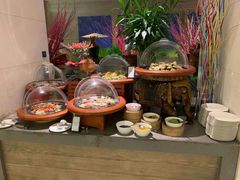 自助取餐区-海口绿发希尔顿酒店-田园汇自助餐·三文鱼·海鲜