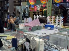 -美式眼镜·授权蔡司.依视路.尼康.豪雅.明月(人民广场店)