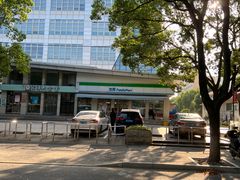 -全家便利店(桂平路店)