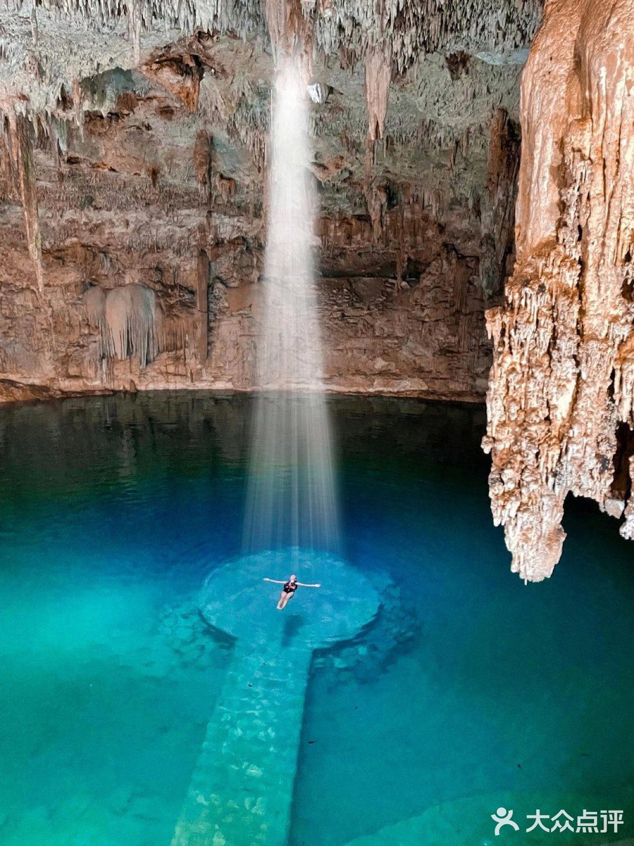 墨西哥苏伊顿天坑传说中神明的转世之门