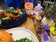 -FLOVIE FLORIST CAFE