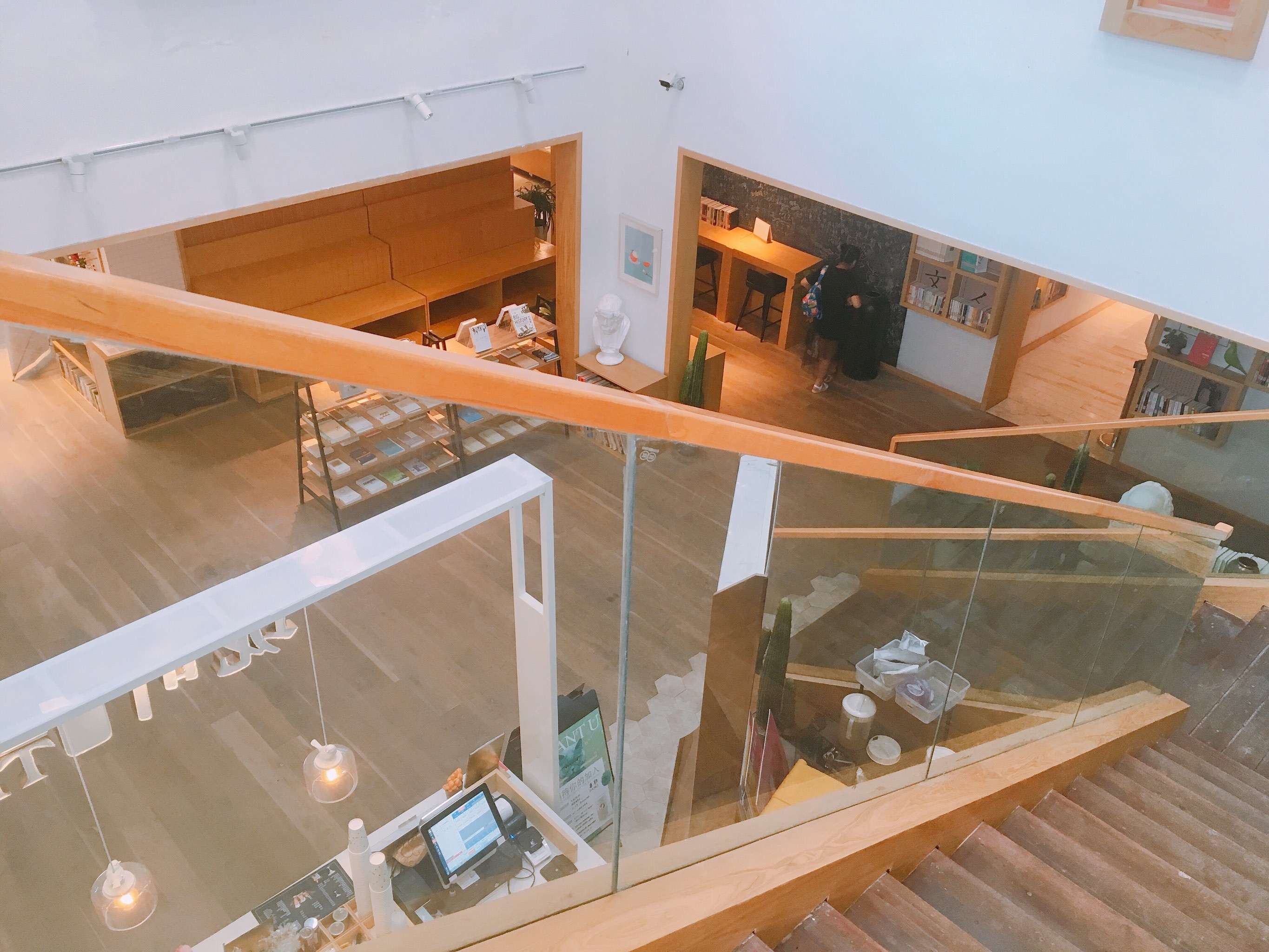 位于黉街的悦书房,是周末看书打发时间的好