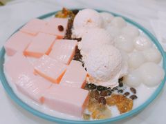 蜜桃桃胶冰淇凌白玉冻-李大牛和刘大力手作甜品(凯德店)