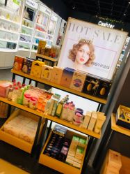 -唐三彩智能美妆体验馆