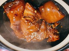 老巴子招牌猪蹄饭-蘑菇圈·云南野生菌菇炒饭·巷口食堂(悦荟店)