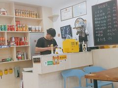 大堂-老何家后安粉·糟粕醋海鲜火锅(三亚湾椰梦长廊店)