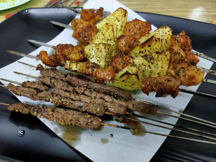 串门儿烧烤店(神舟一路店)-"这家烧烤店的味道真的很特别,区别于传统