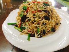 炝干豆腐丝-湿地人家坑烤