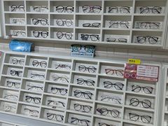 -诺柯视眼镜-蔡司依视路官方工厂店(淞南一店)