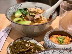 老坛酸菜牛肉粉-俏凤凰(美林M·LIVE天地东座店)