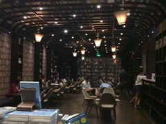 -钟书阁(松江泰晤士小镇店)