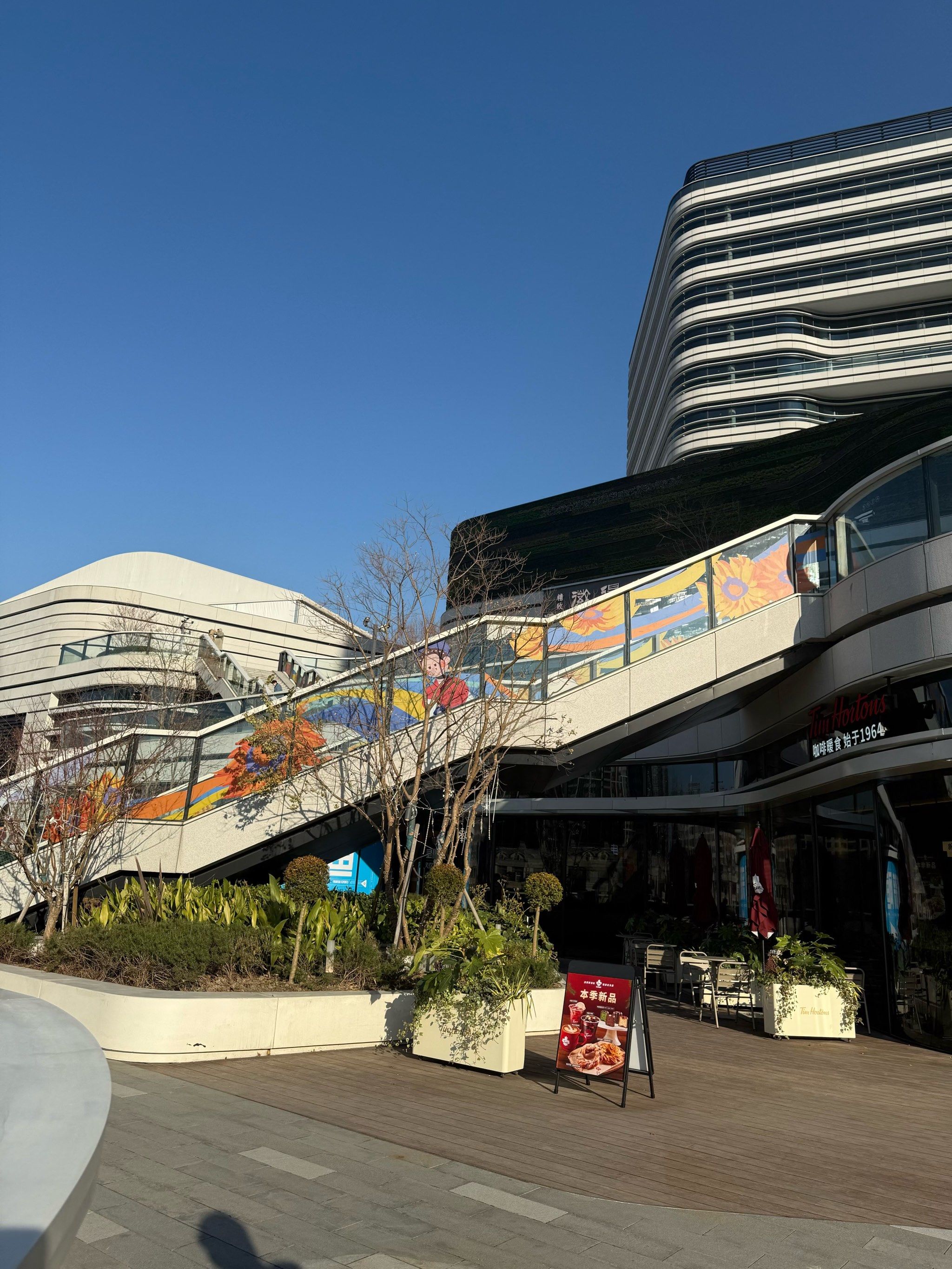 新商场凑热闹呢