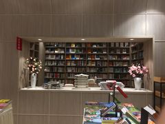 -钟书阁(群光广场店)