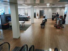 -深圳锦龙奥迪4S店(前海店)