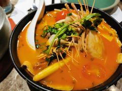 酸辣冬阴功海鲜汤檬粉-美奈小馆·东南亚菜(福田星河COCO Park店)