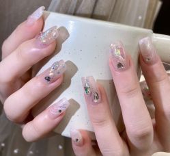 -花岐款式专研健康美甲沙龙