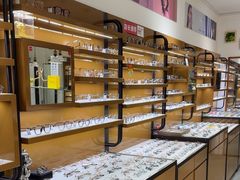 -罗伯特眼镜·蔡司官方授权(罗湖国贸店)