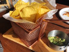 玉米片配牛油果酱-See Ya回见墨西哥餐厅