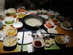 -洪氏嗨捞·广东猪肚鸡·椰子鸡火锅(西咸万象城店)