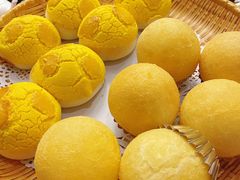菠萝包拼芝士球-轩记海鲜餐厅·四十五年老字号·经典粤菜(西区彩虹店)