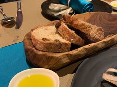 餐前面包-Carbon莫卡哆·意大利复古集市餐厅(杭州大厦店)