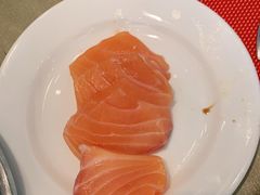 三文鱼刺身-广州希尔顿逸林酒店-OPEN開·全日制餐厅·海鲜·小火锅·自助餐(东风路店)