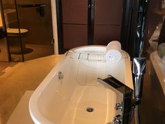 -三亚湾海居铂尔曼度假酒店