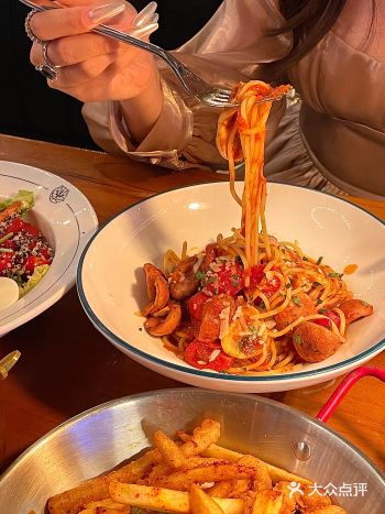 这次公社又上新啦！ 我和姐妹立刻来这约会 氛围超好的