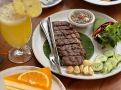 -Chom Cafe and Restaurant