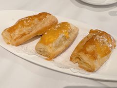 蜜汁叉烧酥-粤财皇冠假日酒店·彩华轩中餐厅