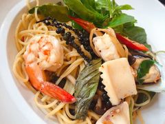 -Chom Cafe and Restaurant