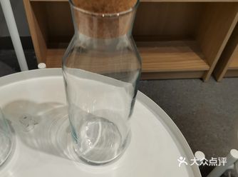 宜家有挺多这种瓶子的,这个瓶子比较适合放置那种酿制的