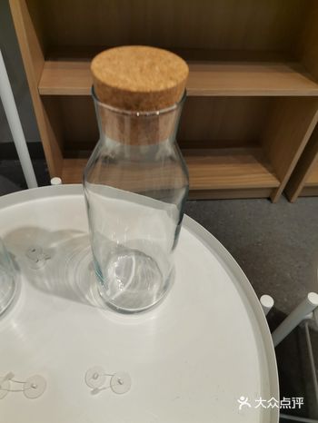 宜家有挺多这种瓶子的，这个瓶子比较适合放置那种酿制的