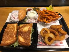 -The Habit Burger Grill 哈比特汉堡(爱琴海店)
