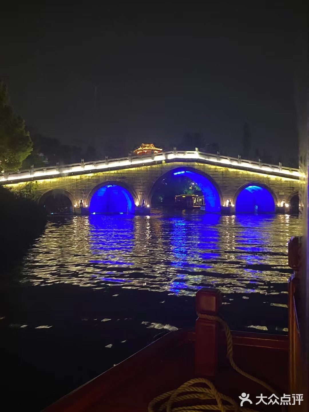夜幕降临 华灯初上  一场穿越时空的对话