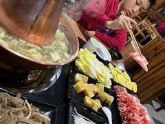 -果松木炭酸菜铜火锅·外婆参鸡汤