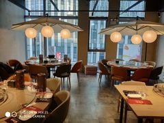 大堂-日进一片海.生腌海鲜火锅.宵夜烧烤(三里屯总店)
