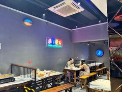 -老街烧烤大排档·地道湖北菜·龙虾馆(汉口火车站店)