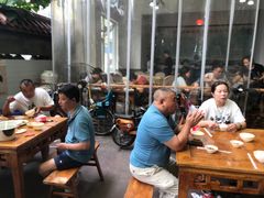 -茅屋大酒店