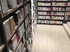 -钟书阁(群光广场店)