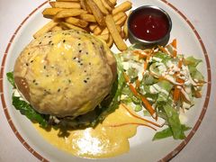 瀑布芝士牛肉汉堡-阿妮叶李(光谷世界城店)