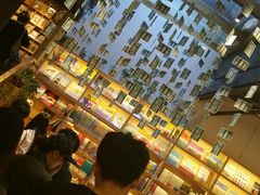 -猫的天空之城概念书店(杭州南宋御街店)