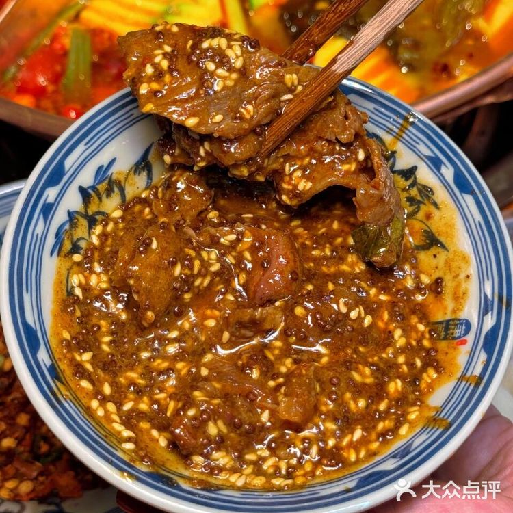 哈尼米线真才是米线界的顶流！丰富的小料和配菜