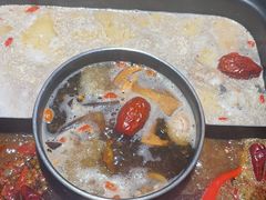 -老牌坊云南鱼豆花火锅(哈西万达店)