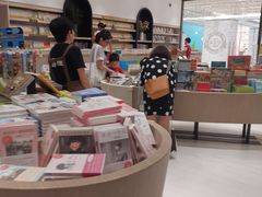 -钟书阁(群光广场店)