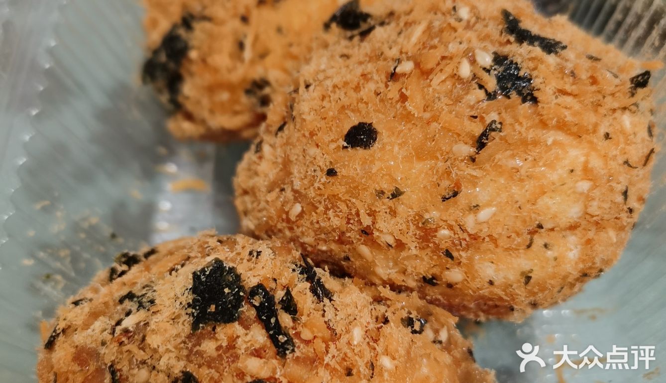 啊啊啊啊啊于是路边买点中式蛋糕,刚开业的店